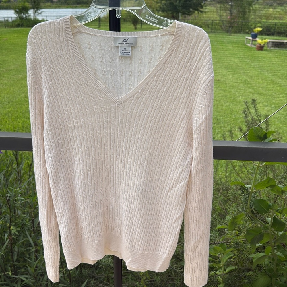 Brooks Brothers 346 Ivory Cable Knit Silk Cashmere V Neck Sweater size medium